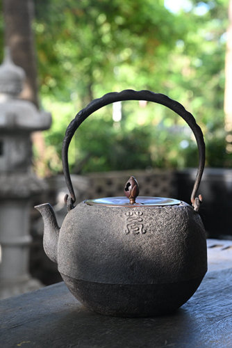 K576]=紫金忠三郎铁壶=