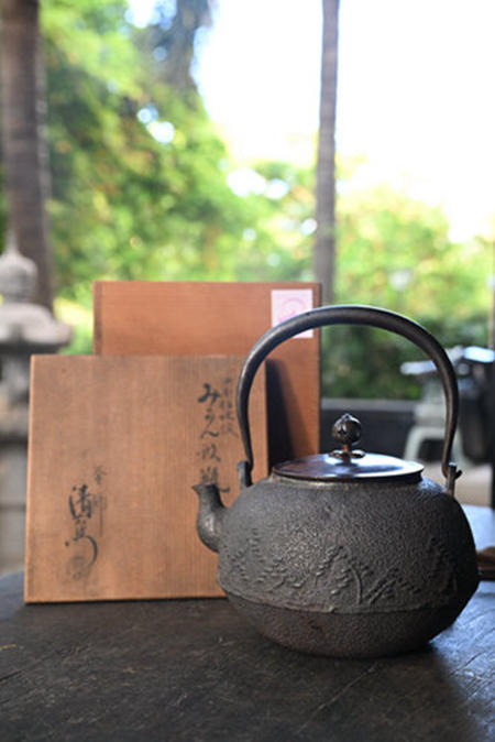 1417]=日本高木治良兵卫银摘平提手小铁壶=